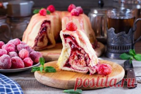 Пасхальный рулет с клубникой