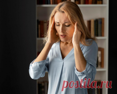 Почему может резко начать кружиться голова при изменении ее положения? Внезапный и сильный приступ головокружения при повороте головы — симптом крайне неприятный и пугающий. О чем он может говорить?