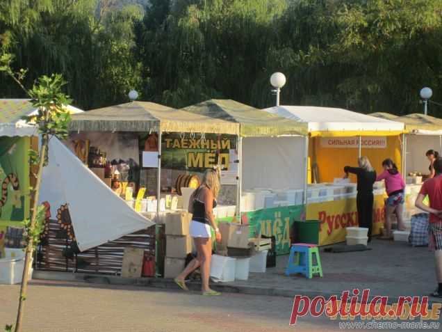 Маленький рынок на пляже