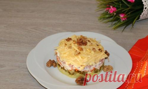 Салат Шикарный с солеными огурцами и картошкой – рецепт