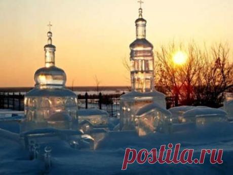 Навечерие Богоявления: крещенский Сочельник 18 января Многие церковные празднества православные христиане начинают отмечать с вечерней службы. Поэтому практически каждому большому празднику предшествует навечерие. День Богоявления не является исключением, и свое истинное значение он обретает в вечер 18 января.