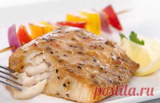 Просто, вкусно, бюджетно. Как приготовить идеально рыбу минтай? 
Минтай – рыба, которую легко найти в магазине. Да и стоит она не так дорого, поэтому такой продукт считается весьма популярным среди хозяек. И минтай получится аппетитным, если знать, как его правиль…