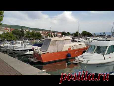 #Crikvenica Уровень туризма- таборы, самопальные кампусы, ночевки на пляжах и лифоны по кактусам