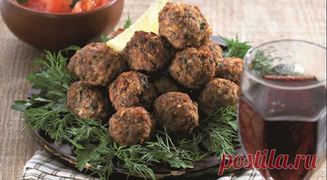 Кефтедес — Греческие/Кипрские мясные котлеты, жареные во фритюре. Готовятся из фарша и овощей, с добавлением ароматных специй, мяты и зелени.