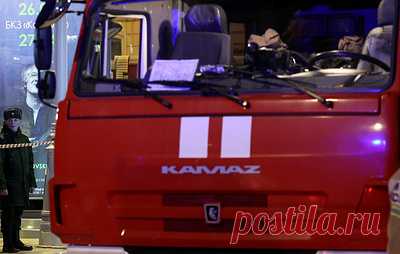 В Сыктывкаре несколько квартир горят в восьмиэтажном доме. Проводится эвакуация людей