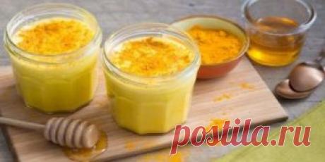 «Золотое молоко»
«Золотое молоко» — настолько полезный напиток, что всем не мешало бы пить его каждый вечер. Основная составляющая этого чудо-молока — куркума. В состав корней и листьев куркумы входит краситель желтого цвета — куркумин и множество эфирных масел. Противовоспалительное действие этого средства сложно переоценить, оно активно даже против раковых клеток, потому что в составе содержится очень много антиоксидантов.
ВОТ ВПЕЧАТЛЯЮЩИЕ ПОЛЕЗНЫЕ СВОЙСТВА «ЗОЛОТОГО МОЛОКА»:
Антисептическое