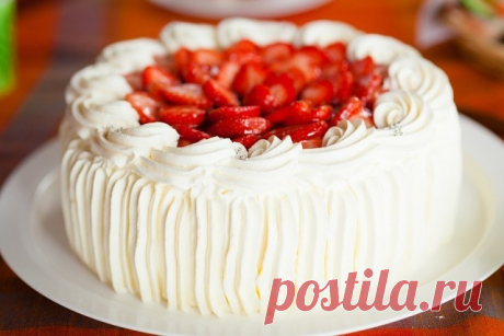 Готовим густой сметанный крем: советы и 2 оригинальных рецепта 

Классический сметанный крем это наверно самое лучшее и быстрое решение для любого торта или пирожного. 

Правильно приготовленный крем достаточно густой и имеет потрясающе нежный, сливочный вкус! Давайте узнаем, как приготовить идеальный сметанный крем.