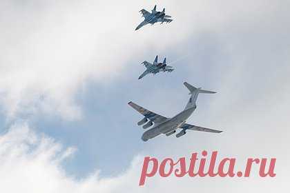 Пентагон сравнил уровень боевой авиации России и Украины. Доведение военных возможностей Украины в воздухе до уровня России потребовало бы годы финансовых вложений и обучения пилотов, заявил глава Комитета начальников штабов Вооруженных сил США генерал Марк Милли. Он напомнил, что десять истребителей F-16 стоят два миллиарда долларов, а у ВКС России имеются сотни истребителей