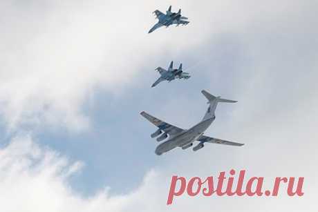 Пентагон сравнил уровень боевой авиации России и Украины. Доведение военных возможностей Украины в воздухе до уровня России потребовало бы годы финансовых вложений и обучения пилотов, заявил глава Комитета начальников штабов Вооруженных сил США генерал Марк Милли. Он напомнил, что десять истребителей F-16 стоят два миллиарда долларов, а у ВКС России имеются сотни истребителей