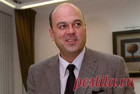 Российский миллиардер попытался отвоевать свою яхту в суде. Российский миллиардер Алексей Кузьмичев через парижский апелляционный суд добился отмены задержания одной из двух его яхт во французском курортном городе Антиб на Лазурном берегу. Суд признал решение французской таможни о задержании яхты La Petite Ourse незаконным и отменил его.