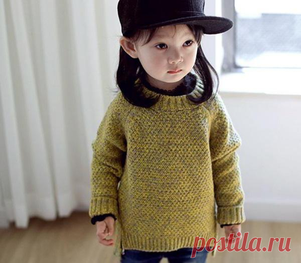 Узнаем как связать свитер для девочки спицами?