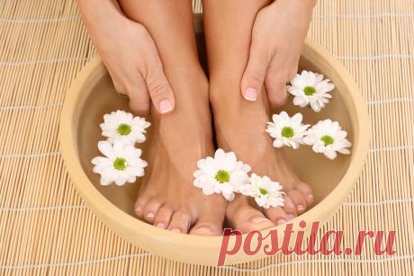 Человеческий организм начинает стареть с ног: медики объяснили почему | Народная Правда Предотвратить старение организма и улучшить самочувствие человека помогают некоторые приемы, что укрепляют здоровье ног. Ученые доказали, что стопа человека имеет различные точки, которые отвечают за здоровье внутренних органов. Об этом сообщает «НАРОДНАЯ ПРАВДА» со ссылкой на «Женский мир». Очень полезно ходить босиком, разминать стопы, ходя на носочках, на пятках, на внутренней и внешней стороне ног.…