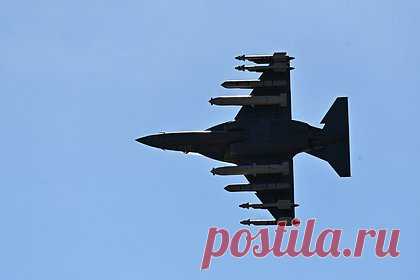 Учебно-боевой Як-130 модернизируют под выполнение спецзадач. Турбореактивный учебно-боевой самолет Як-130 модернизируют для выполнения специальных задач, сообщил генеральный директор компании «Яковлев» Андрей Богинский. Двухдвигательный самолет, который совершил первый полет в 1996 году, предназначен для обучения военных летчиков.