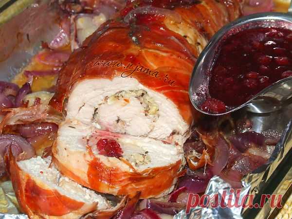 Новогодний рулет из индейки с ягодным соусом | Готовим вместе с Нямой