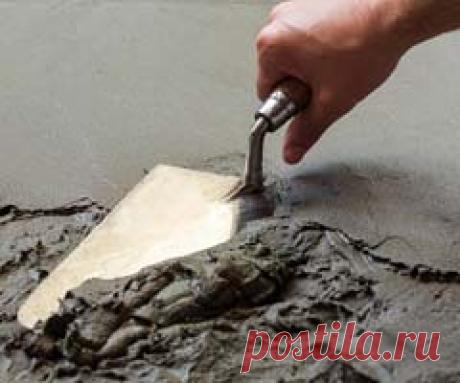 Как приготовить бетонный раствор. Как замесить бетонную смесь Фундамент дома, стены и крыши, балясины и тротуарная плитка – вот неполный перечень того, что можно сделать из бетона. А как приготовить сам бетонный раствор?
Компоненты бетонного раствора
Обязательными ингредиентами бетона являются цемент, песок, гравий и вода.

Цемент связывает между собой все