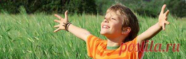 Как сделать ребенка счастливым? ☀ 1. Будьте счастливы! Это самое главное! Дети очень чутко чувствуют настроение взрослых. Если в семье царят любовь и позитив, вы на правильном пути. ☀ 2. Спокойно относитесь к неудачам. Наша жизнь полна плохими событиями так же, как и хорошими. Ни разбитая кружка, ни потеря работы не стоят того, чтобы окунуться в мрачное состояние и сорваться на ребенка. Научите его находить хорошее даже в неприятных ситуациях! ☀ 3. Не ругайте ребенка! Ругайте его поступок.…