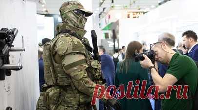 Обмундирование для фронта: как совершенствуется российская военная экипировка. Концерн «Калашников» представил новую экипировку для военных. В её состав входят всесезонный комплект полевого обмундирования ВКПО 3.2, перспективный бронежилет и шлем с улучшенной защитой. Форма выполнена в новой маскировочной расцветке. В прошлом году концерн начал поставлять Минобороны обмундирование ВКПО 3.0 с тканью, поглощающей инфракрасные лучи. По словам аналитиков, снижение заметности бойцов в различных…