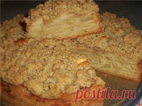 Яблочный кухен с крошкой