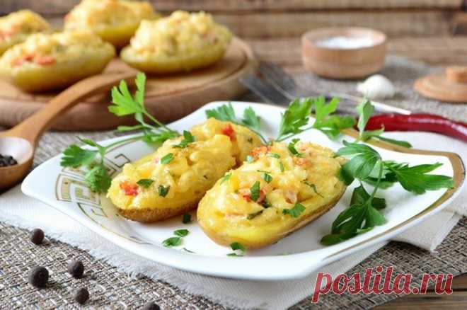 Картофельные лодочки с курицей, сладким перцем и сыром