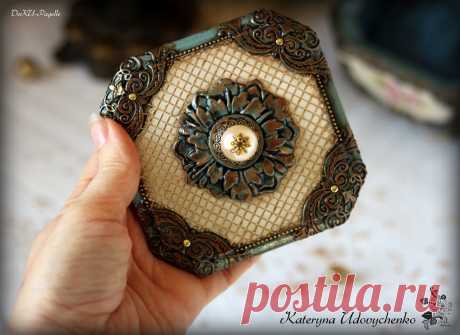 Шкатулочка "Лукреция".
МДФ, размер шкатулочки без декора 12х12х8 см.