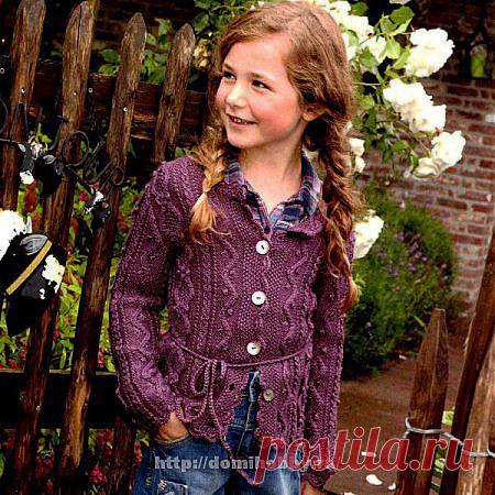 Кофта с узорами для девочки