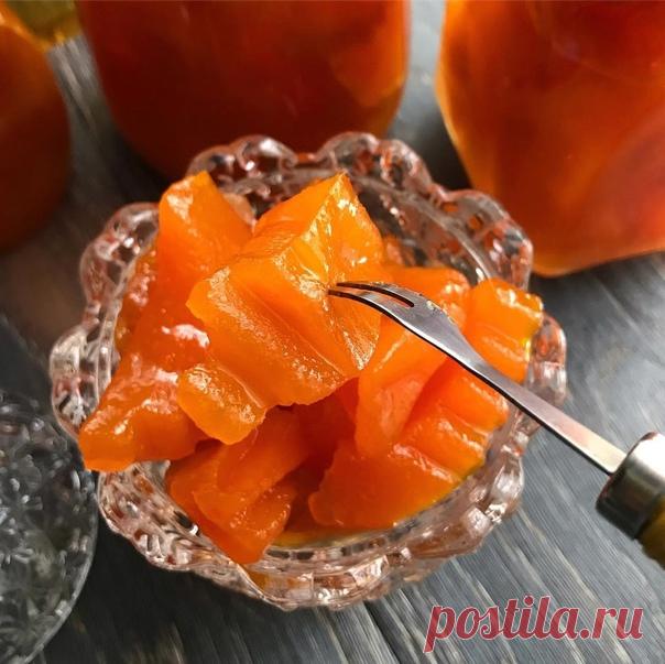 ВАРЕНЬЕ ИЗ ТЫКВЫ УЛУЧШАЕТ ОБМЕН ВЕЩЕСТВ

Многие люди страдают от лишнего веса. А к праздникам особенно так хочется выглядеть стройными…

Лишний вес чаще всего набирается из-за нарушения обмена веществ. Восстановить нормальный обмен веществ, избавиться от лишнего веса, очиститься от шлаков можно с помощью варенья из тыквы.

Для приготовления волшебного варенья стройности необходимо:
— три килограмма тыквы;
— два апельсина;
— один лимон.

Тыкву, очищенную от внутренней мякот...