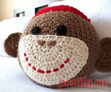 Crochet Sock Monkey Pillow от PeanutButterDynamite на Etsy