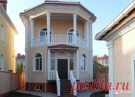 Дом 360 м² на участке 8 сот. Продаётся дом в Севастополе Гагаринский район на ул.Жасминная — одна из самых престижных улиц частных домов в городе.  дом представлен на трёх уровнях, на первом уровне — кухня, гостиная, спальня, кабинет, просторный холл и санузел; на втором уровне — д...