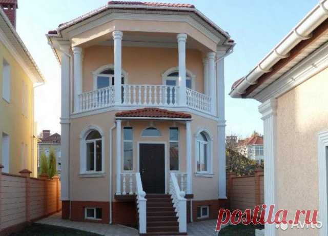 Дом 360 м² на участке 8 сот. Продаётся дом в Севастополе Гагаринский район на ул.Жасминная — одна из самых престижных улиц частных домов в городе.  дом представлен на трёх уровнях, на первом уровне — кухня, гостиная, спальня, кабинет, просторный холл и санузел; на втором уровне — д...