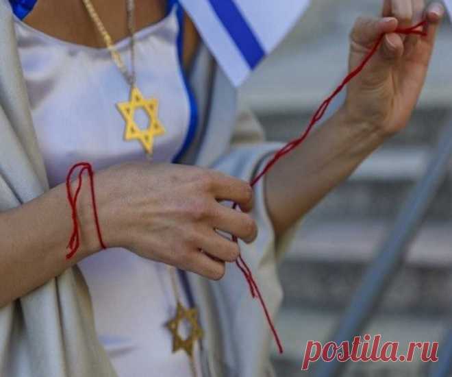 Какой иконе помолиться? Молитва на завязывание красной нити из Иерусалима. Красная нить из Иерусалима – дань моде или мощный оберег? Молитва на завязывание красной нити из иерусалима 100% Помогающие молитвы Красная нить из Иерусалима: от чего защищает, как использовать. Молитва на завязывание красной нити из Иерусалима  Какой иконе помолиться? Молитва на