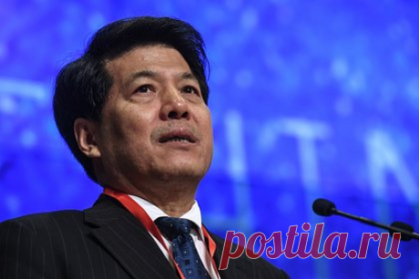 В Китае захотели обсудить урегулирование конфликта на Украине с Польшей. Китай хочет обсудить урегулирование конфликта на Украине с Польшей, заявил спецпредставитель КНР по делам Евразии Ли Хуэй. По словам китайского чиновника, Пекин высоко оценивает роль Варшавы в региональных делах и готов обсуждать с ней вопросы мирного урегулирования конфликта на Украине.