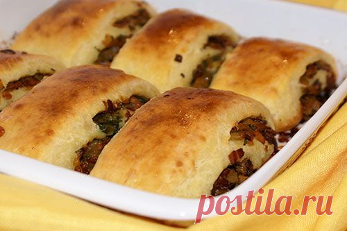 Картофельный рулет со шкварками |