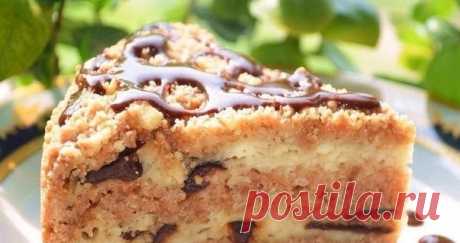 Самый простой и вкусный пирог с творогом и черносливом 
Воздушный, слегка рассыпчатый и безумно вкусный!

Ингредиенты:
Тесто-крошка:
— масло охлажденное — 200 гр— какао — 1 ч.л— мука — 300 гр— сахар — 150 гр

Начинка:
— творог пастообразный — 300 гр— яйца…