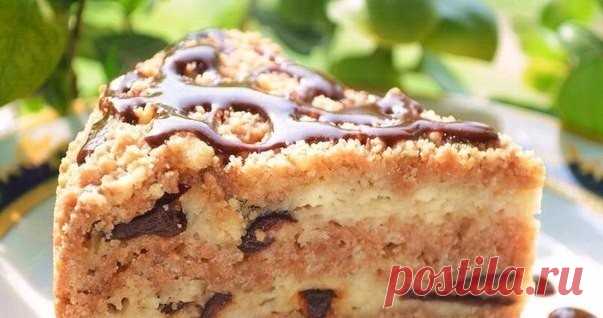 Самый простой и вкусный пирог с творогом и черносливом 
Воздушный, слегка рассыпчатый и безумно вкусный!

Ингредиенты:
Тесто-крошка:
— масло охлажденное — 200 гр— какао — 1 ч.л— мука — 300 гр— сахар — 150 гр

Начинка:
— творог пастообразный — 300 гр— яйца…