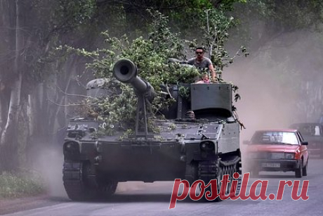 Эстония поставит на Украину все гаубицы калибра 155 миллиметров. Эстония поставит украинской стороне все гаубицы калибра 155 миллиметров. «Мы отдаем все наши 155-миллиметровые гаубицы Украине и хотим таким образом создать прецедент», — приводит Генштаб Вооруженных сил Украины слова эстонского посла Каймо Кууска. Таллин продолжит предоставлять базовую подготовку украинским бойцам.