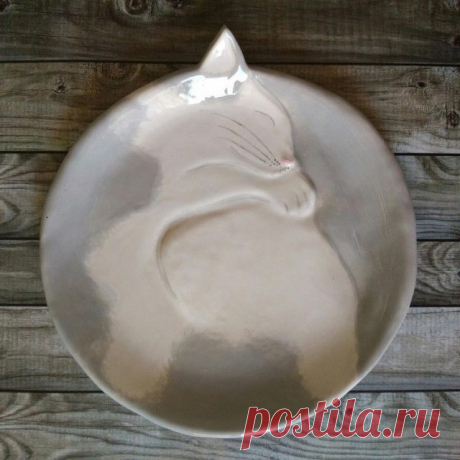 Керамические тарелки в виде уютно свернувшихся кошек