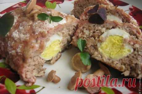 Мясной рулет из Советского Союза  Этот рулет очень часто можно было встретить в советских столовых на предприятиях. Его часто делали дома. Это шедевр советского времени.
Для его приготовления мне потребовалось:
— 800 г готового мясно…