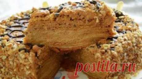 Нежнейший медовик с заварным кремом. Невероятно вкусный! Можно так же украсить шоколадом или орешками.