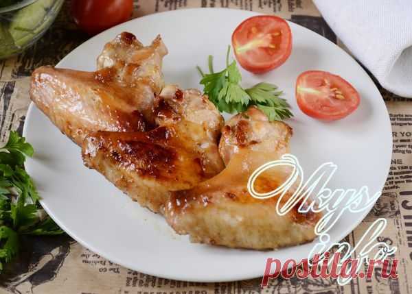 Куриные крылышки в соевом соусе в духовке 
Куриные крылышки – такая не примечательная часть курицы, но весьма популярна во многих странах. Любовь завоевывалась быстро и легко – ведь и готовить крылышки быстро и просто. Да и рецептов приготовл…