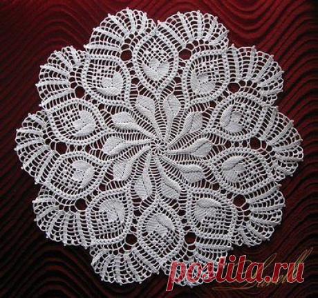 Красивая салфетка крючком.Схема здесь https://labhousehold.com/doily-crochet-8.html