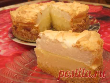 ТВОРОЖНЫЙ #ТОРТ &quot;СЛЁЗЫ АНГЕЛА&quot;.
#выпечка  #кулинария  #вкусно 
#рецепт волшебного пирога. Волшебство заключалось в том, что при его полном остывании на поверхности образуются желтенькие капельки-бусинки. За это простой пирог получил красивое название &quot;Слезы ангела&quot;.

Ингредиенты: 
Для основы :
1 ст муки
1 ч.л разрыхлителя
80 г масла
2 ст.л сахара
1 яйцо
