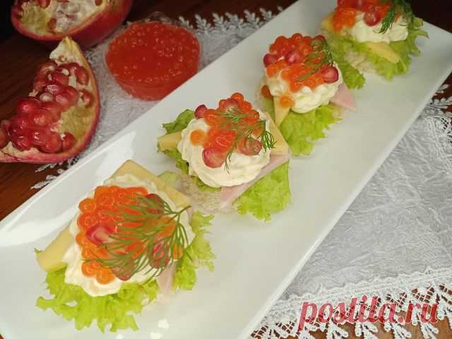 Бутерброды с красной икрой и зернами граната – пошаговый рецепт приготовления с фото