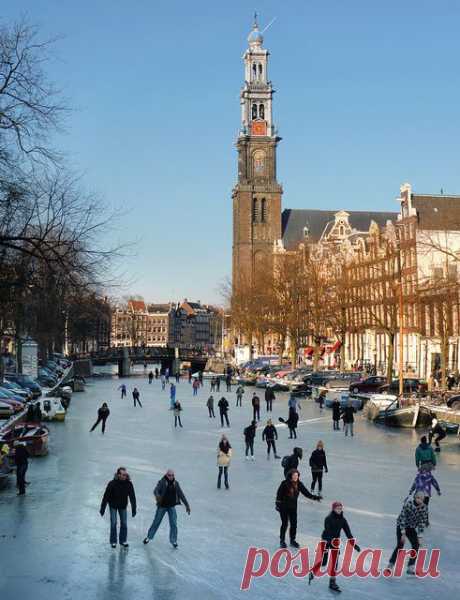 Westerkerk tower on the Prinsengracht, Amsterdam. These are the bells Anne Frank heard while in hiding just down the street. / Those Dutch skating days in 2012 от пользователя B℮n на Flickr | S R S приколол(а) это к доске Places | Travel | Holiday