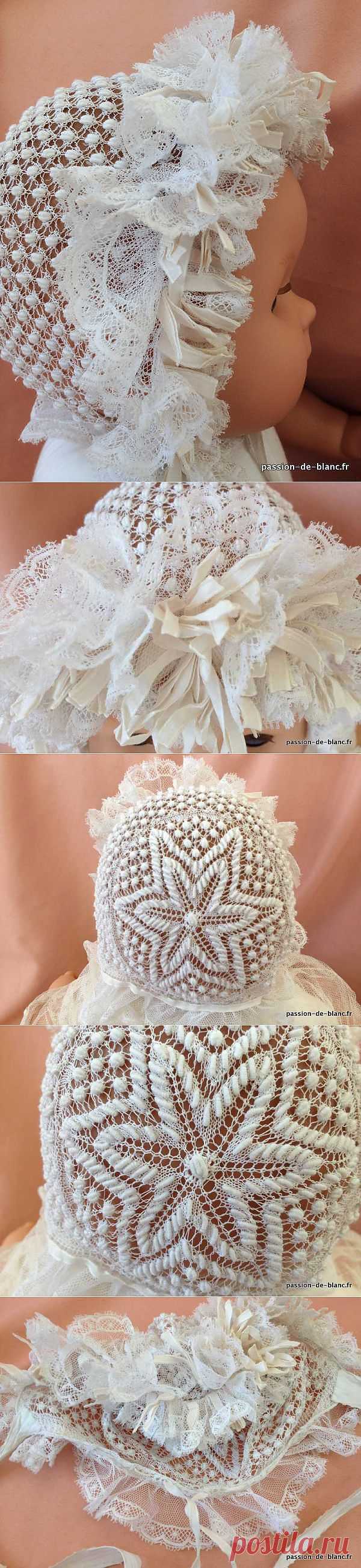 Linge ancien de bébé > Robes, robes de baptême, bonnets, bavoirs >   LINGE ANCIEN / Superbe bonnet de bébé fait main aux aiguille avec tulle et ruban de soie  - Passion de Blanc - Broderie ancienne - Antique & Vintage French linen