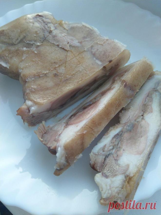 Готовим свиную рульку, которая сведет с ума вкусовые рецепторы не только у мужчин | ЕДКО | Пульс Mail.ru Вареная рулька – лучшая альтернатива магазинным колбасным изделиям. Здесь нет химии и ненужных организму пищевых добавок и усилителей вкуса.