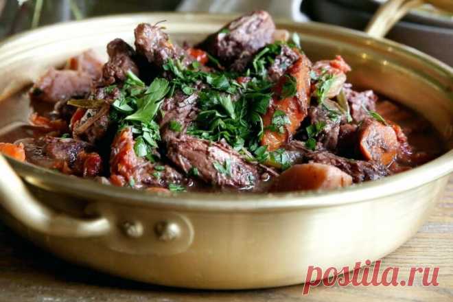Томленая говядина с винным соусом - Пошаговый рецепт с фото своими руками Томленая говядина с винным соусом - Простой пошаговый рецепт приготовления в домашних условиях с фото. Томленая говядина с винным соусом - Состав, калорийность и ингредиенти вкусного рецепта.