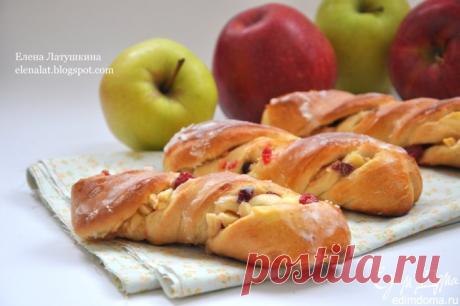 Яблочные спиральки с вяленой вишней