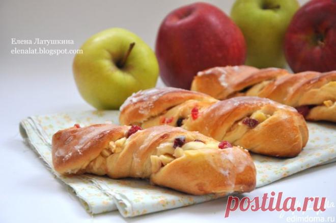 Яблочные спиральки с вяленой вишней