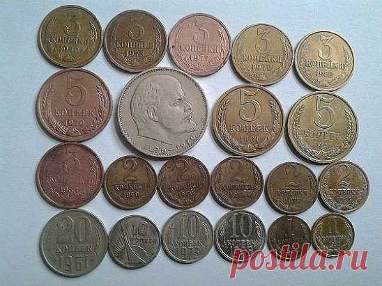 Те, у кого остались монеты СССР, могут стать миллионерами
Старая мелочь может стоить очень дорого. Сегодня мы расскажем вам о стоимости монет достоинством 5 копеек, выпущенных в СССР. Среди 5 копеек, особенно много ценных монет. Вот этот довольно внушительный список:
5 копеек 1924 г., цена - 700 руб.
5 копеек 1927 г., цена - 5 500-6 000 руб.
5 копеек 1929 г., цена - 550 руб.
5 копеек 1933 г., цена - 15 000 руб.
5 копеек 1934 г., цена - 5 000-5 500 руб.
5 копеек 1935 г. (старого образца), цена