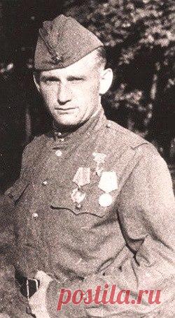 Переодевшись в форму немецкого полковника, разведчик сорвал фашистскую переправу через Днепр 
Роберт Александрович Клейн, капитан, разведчик партизанского отряда имени Чапаева. Родился 9 марта 1913 года в с. Кривцовке Камышинского района Волгоградской области. Немец. В 1931 году в г. Марксе о…